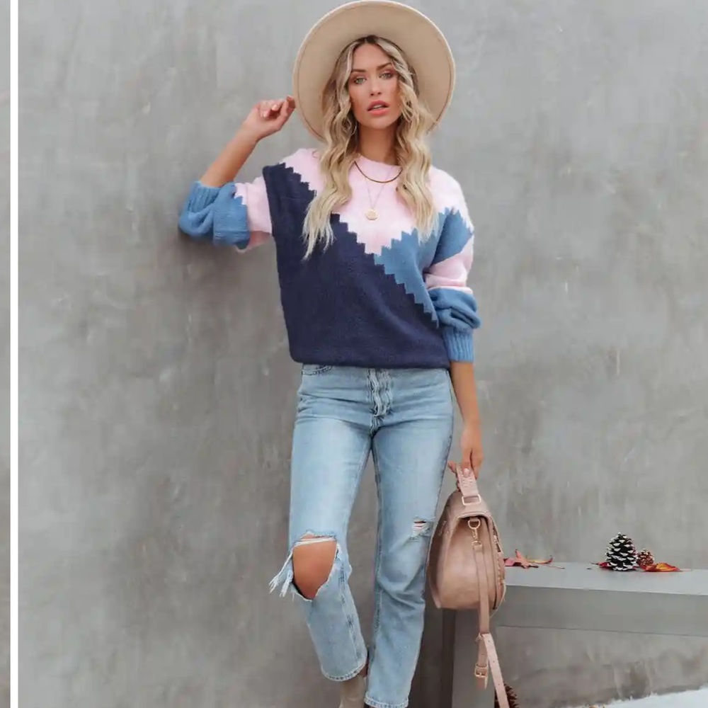 NWT VICI relaxed fit, blush pink, navy and dusty blue sweater. Size xs